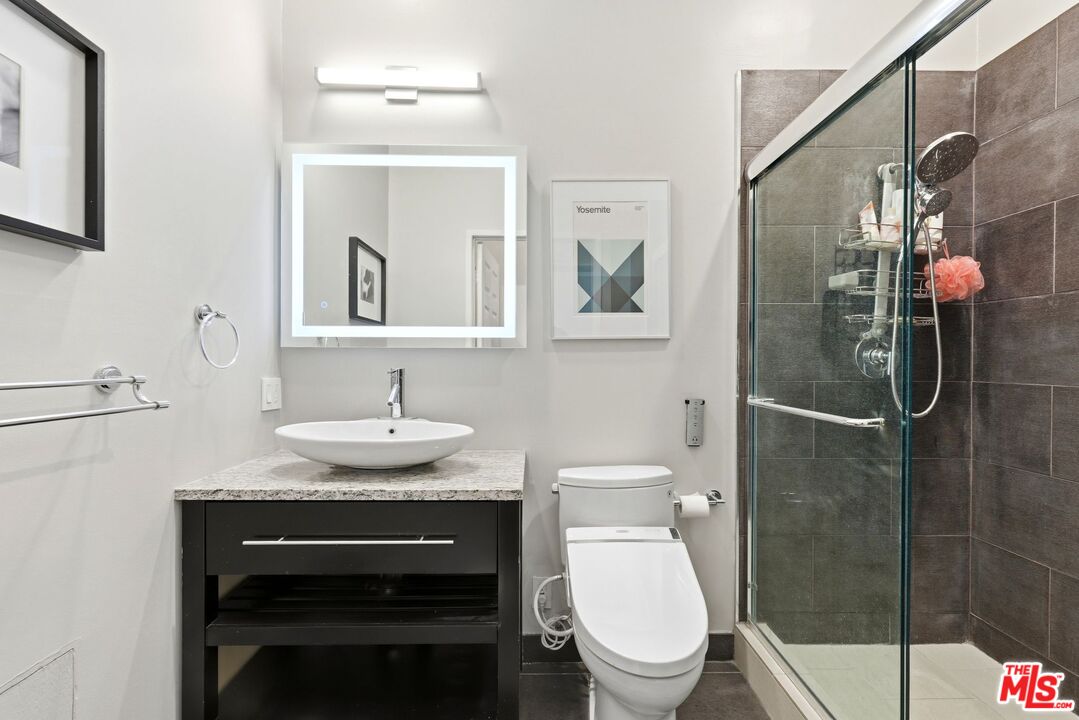 1842 Greenfield Ave Unit: 102