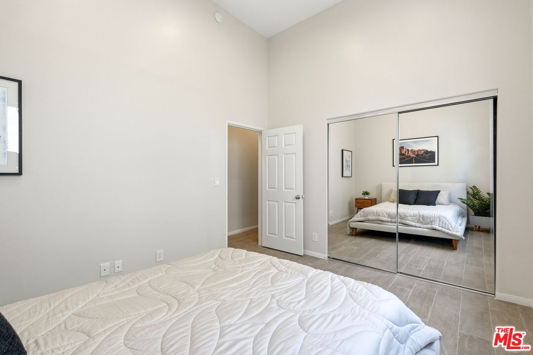 1842 Greenfield Ave Unit: 102