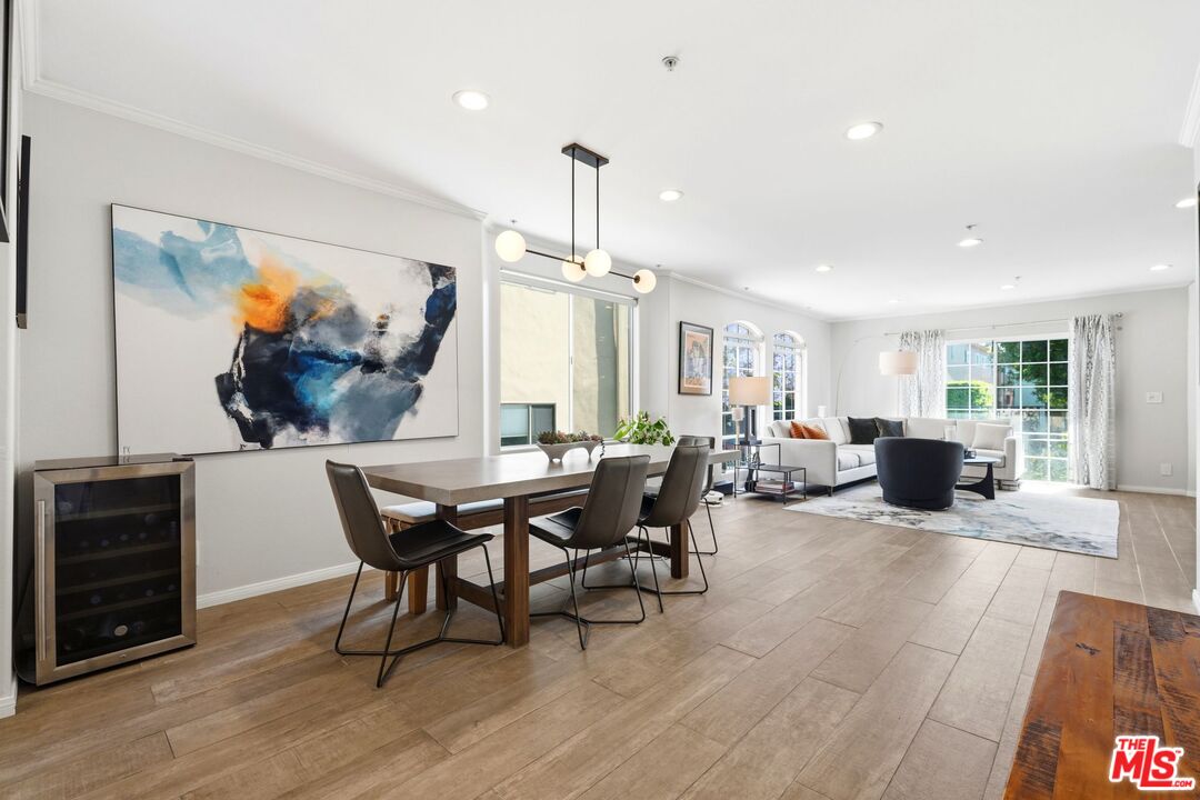 1842 Greenfield Ave Unit: 102