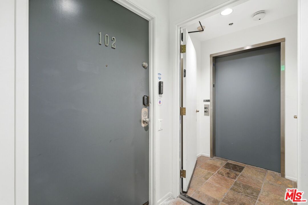 1842 Greenfield Ave Unit: 102