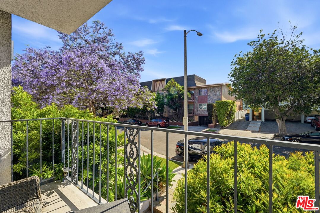 1842 Greenfield Ave Unit: 102