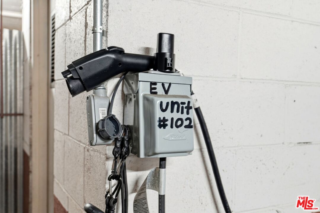 1842 Greenfield Ave Unit: 102