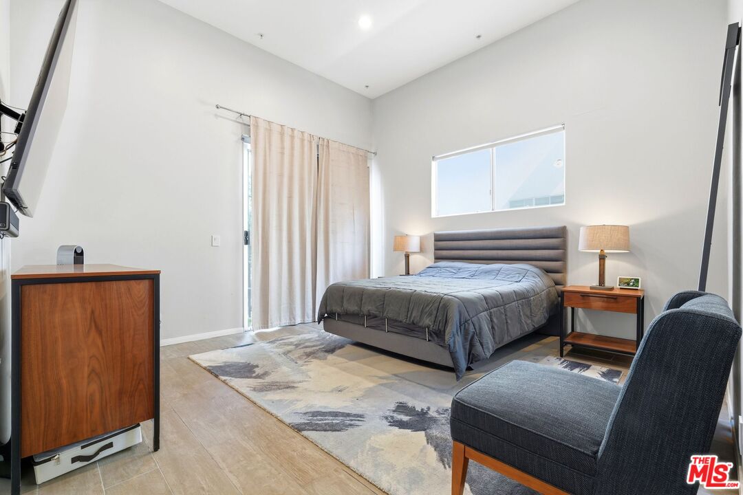 1842 Greenfield Ave Unit: 102