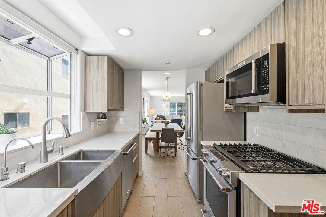 1842 Greenfield Ave Unit: 102