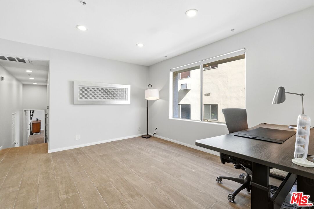 1842 Greenfield Ave Unit: 102