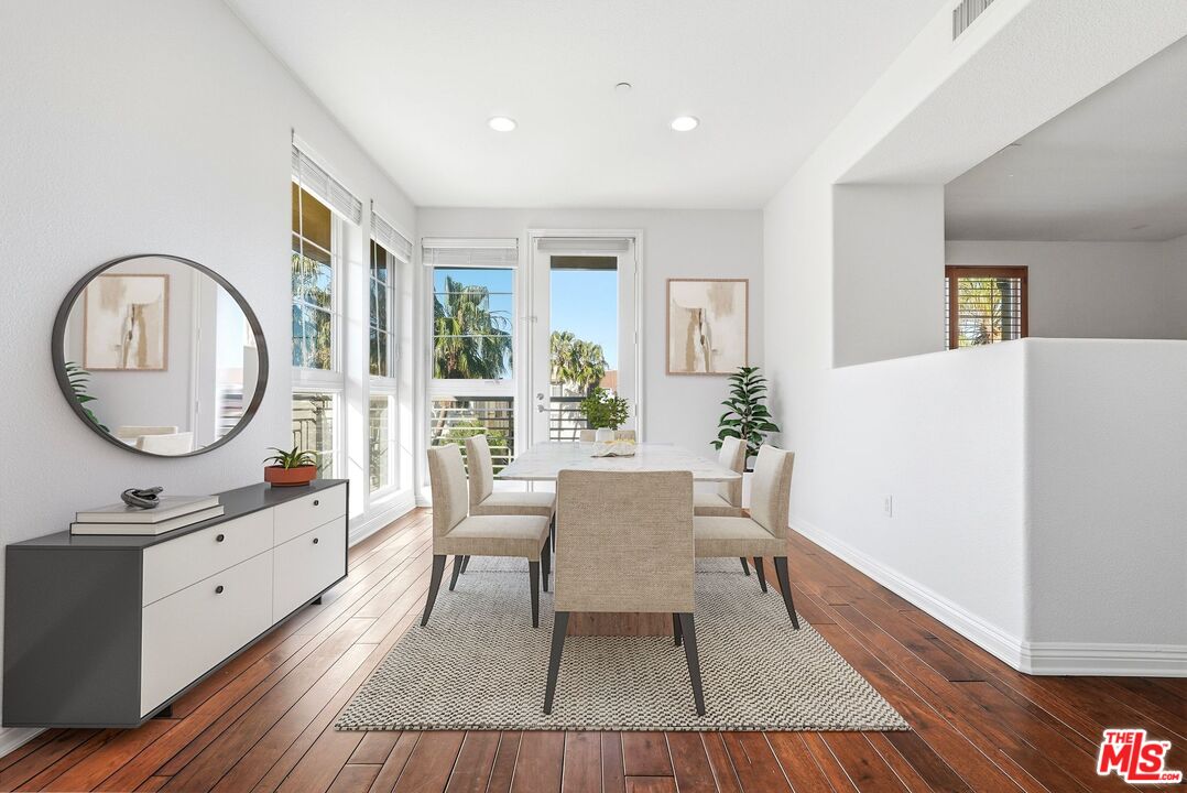 5831 Seawalk Dr Unit: 216