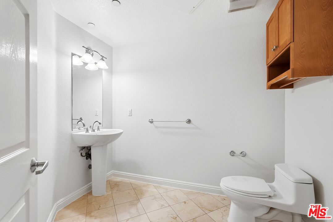 5831 Seawalk Dr Unit: 216