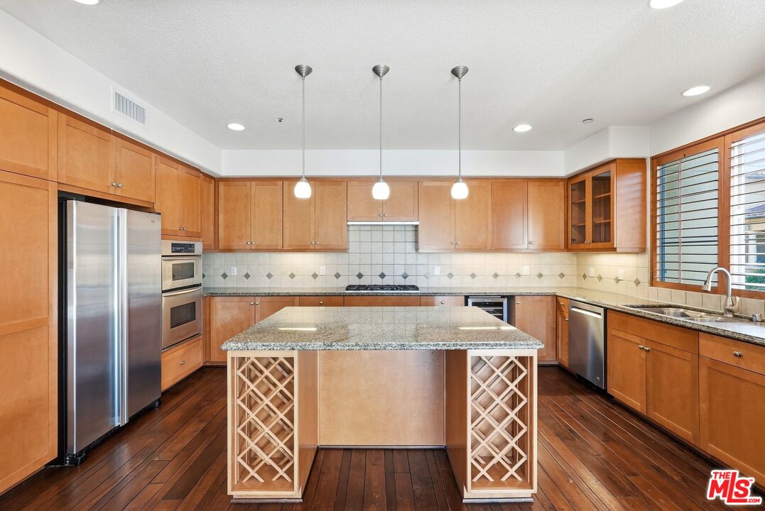 5831 Seawalk Dr Unit: 216