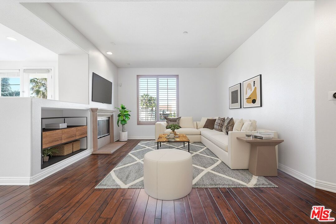 5831 Seawalk Dr Unit: 216