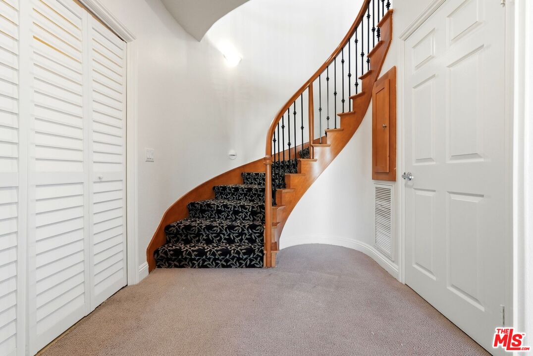 5831 Seawalk Dr Unit: 216