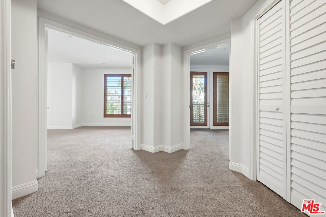 5831 Seawalk Dr Unit: 216