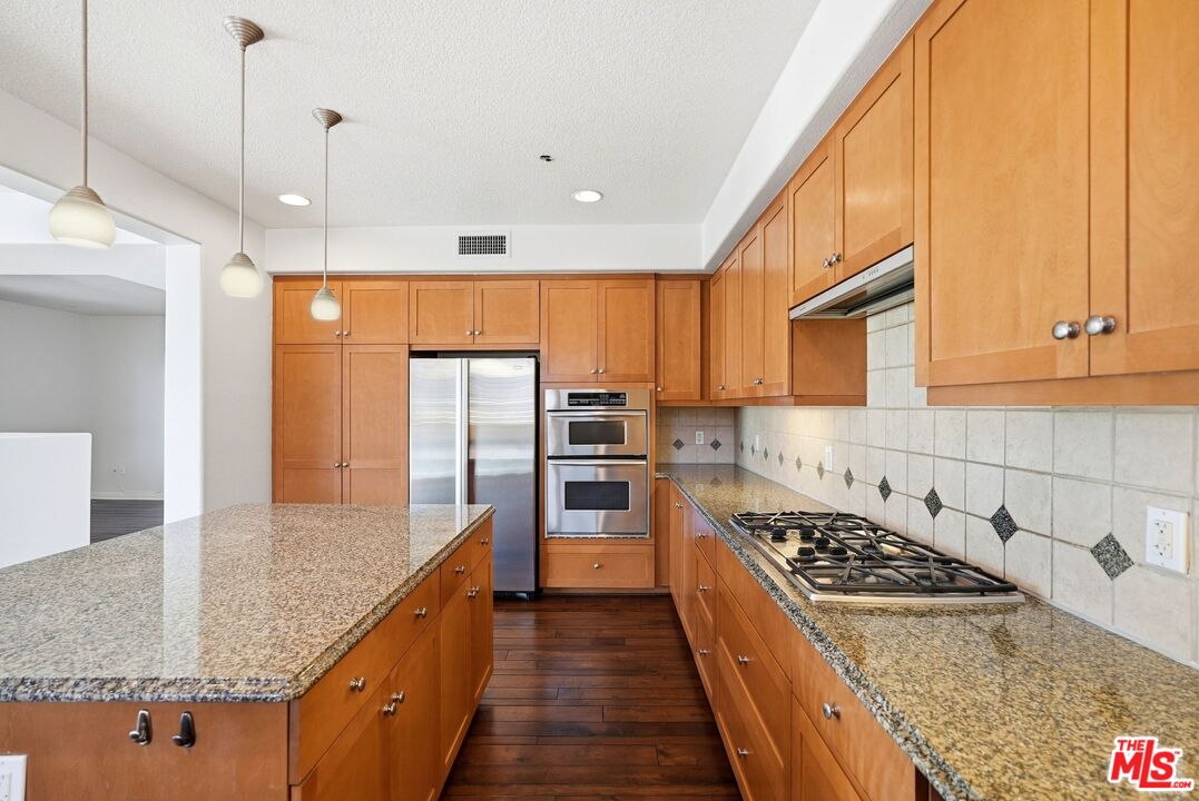 5831 Seawalk Dr Unit: 216