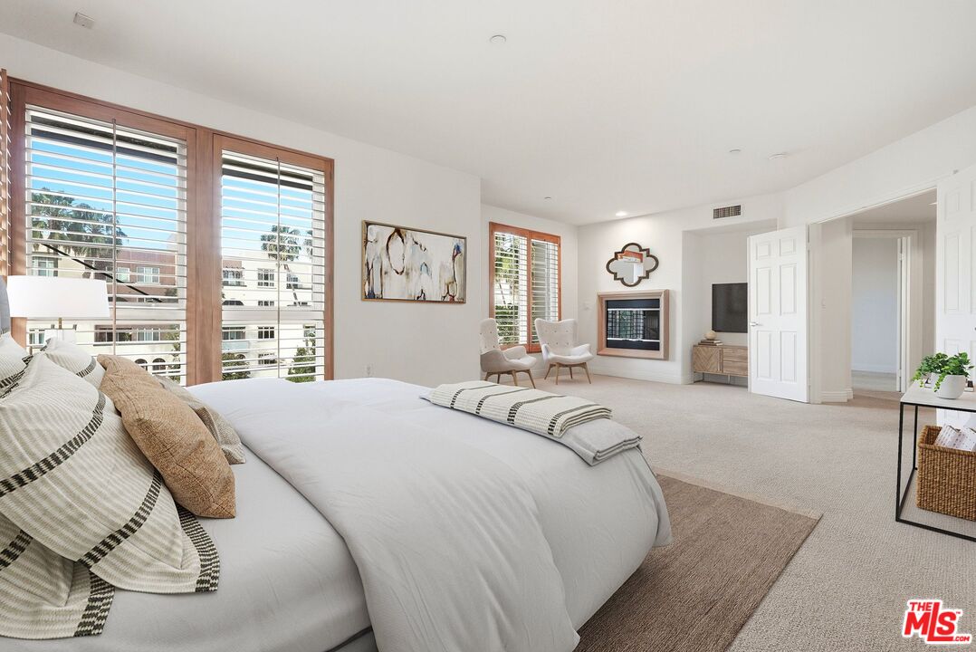 5831 Seawalk Dr Unit: 216