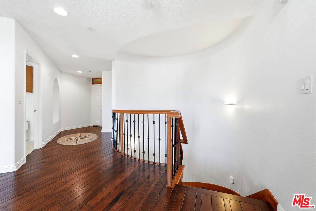 5831 Seawalk Dr Unit: 216