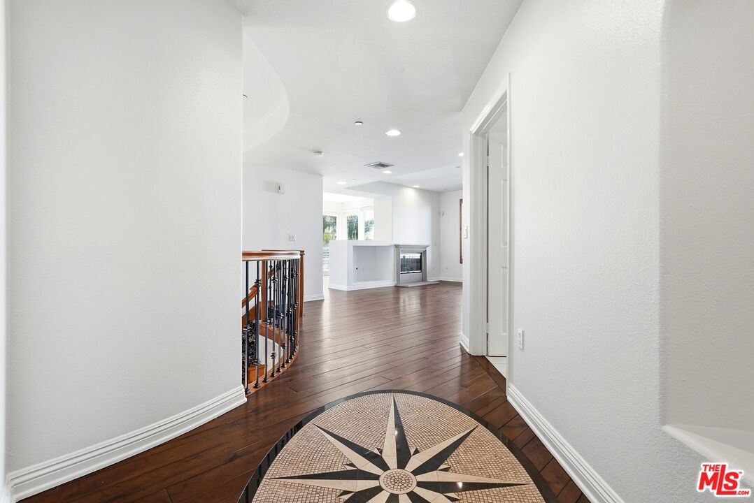 5831 Seawalk Dr Unit: 216