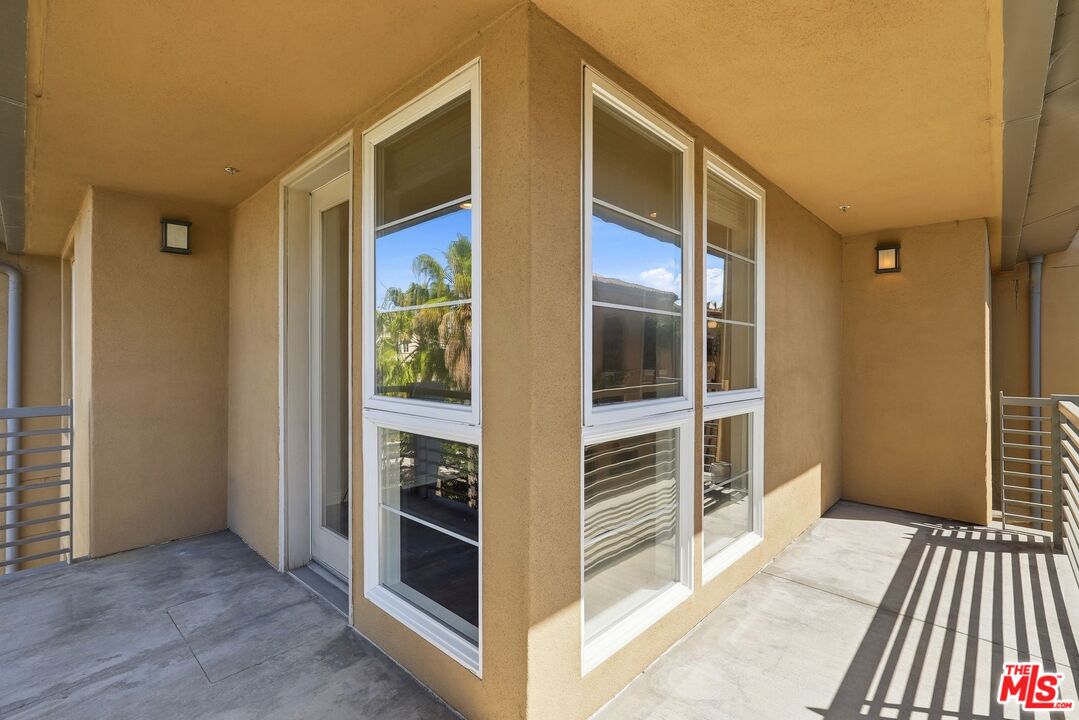 5831 Seawalk Dr Unit: 216