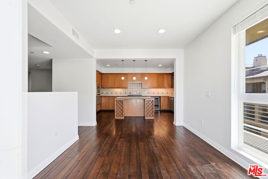 5831 Seawalk Dr Unit: 216