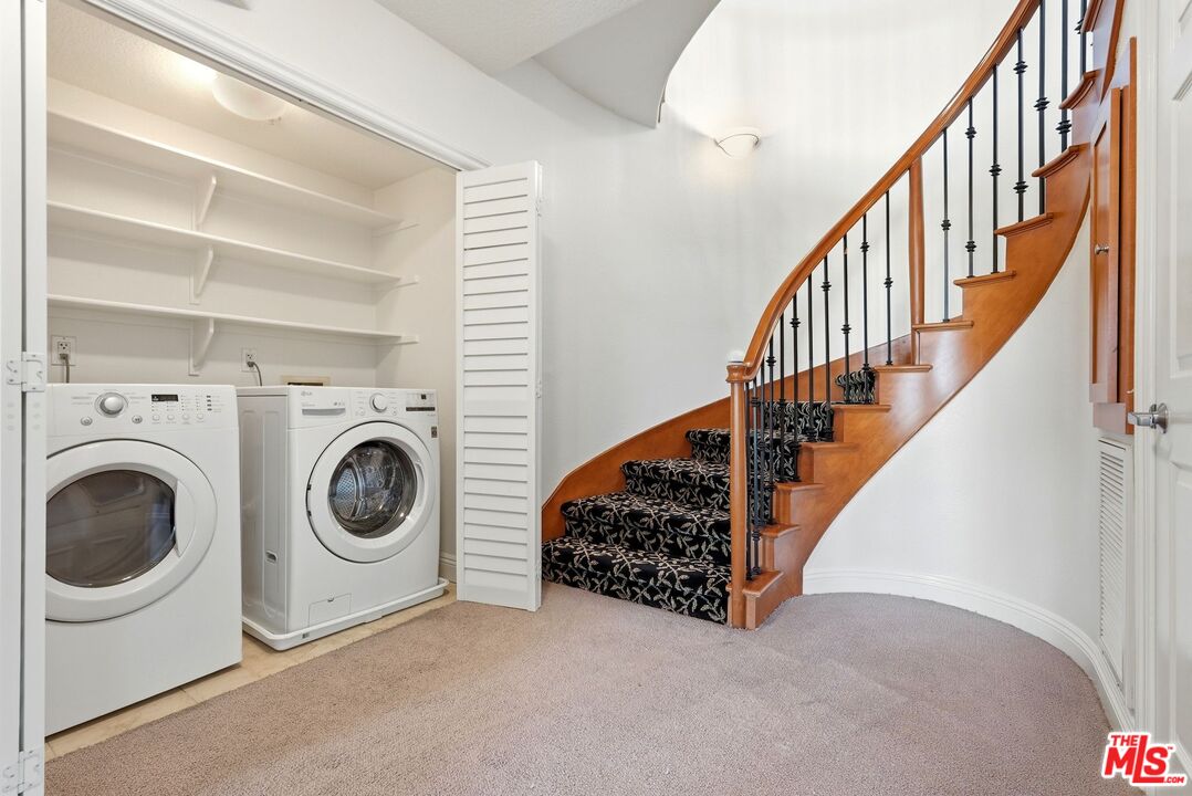 5831 Seawalk Dr Unit: 216