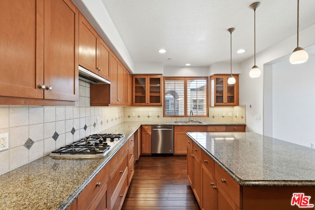 5831 Seawalk Dr Unit: 216