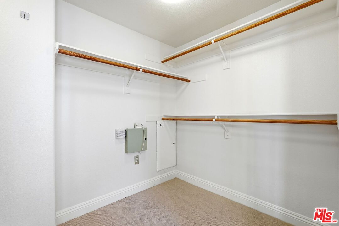 5831 Seawalk Dr Unit: 216