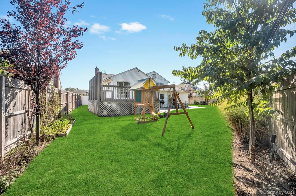 2566 Hyacinth Street