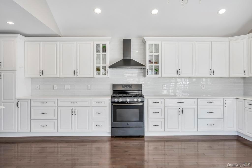 2566 Hyacinth Street