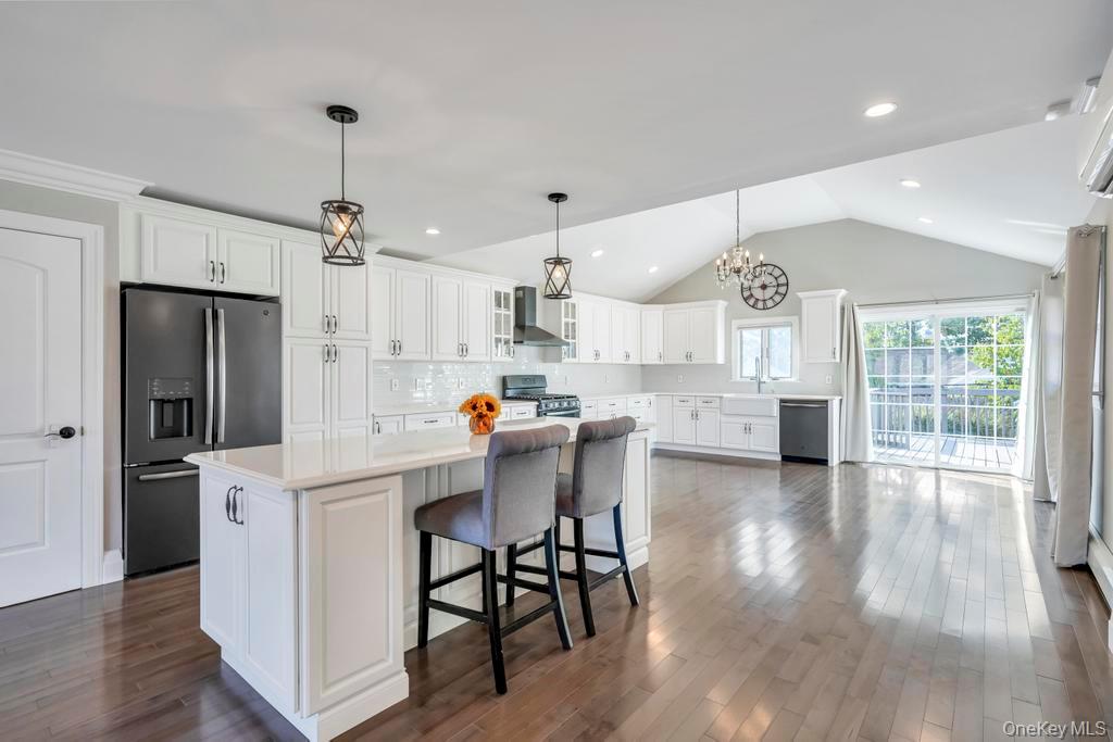 2566 Hyacinth Street