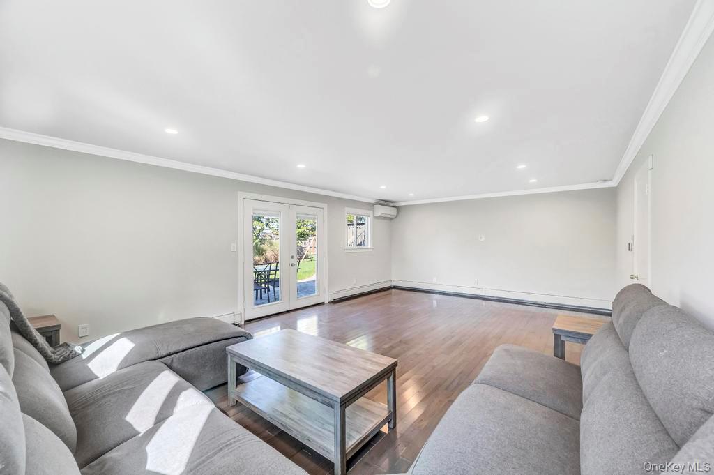 2566 Hyacinth Street