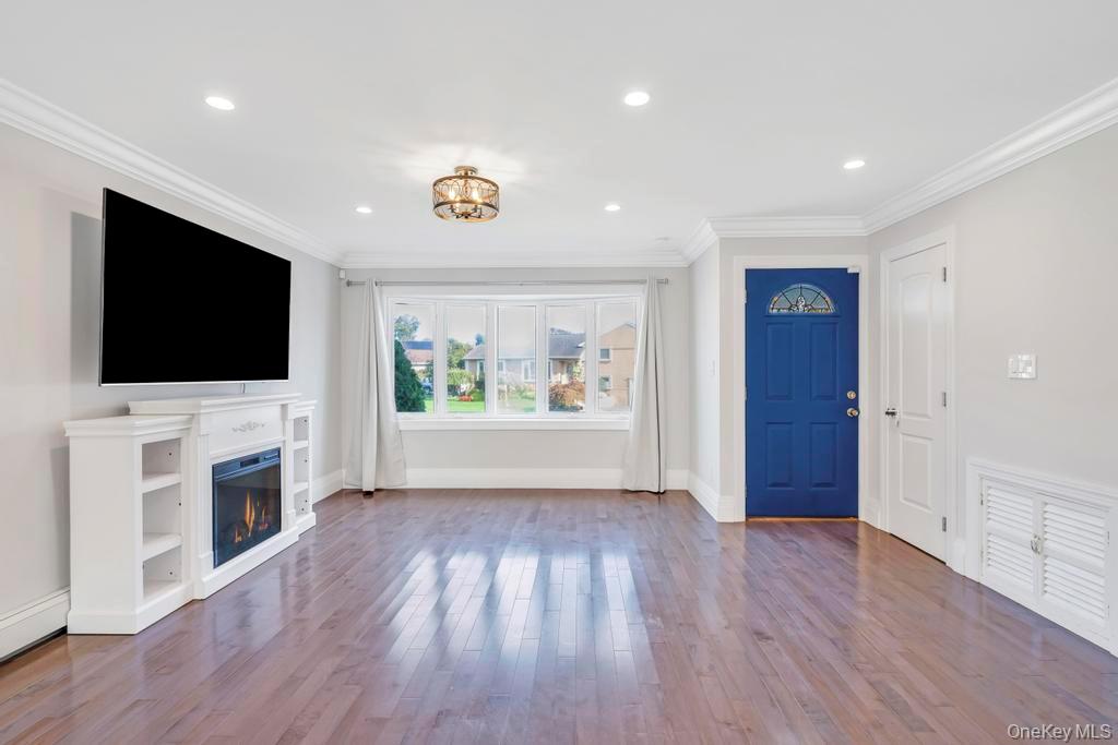 2566 Hyacinth Street