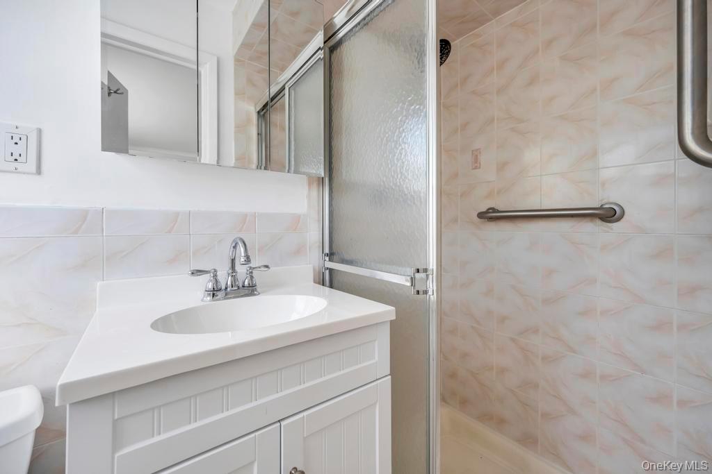 2566 Hyacinth Street