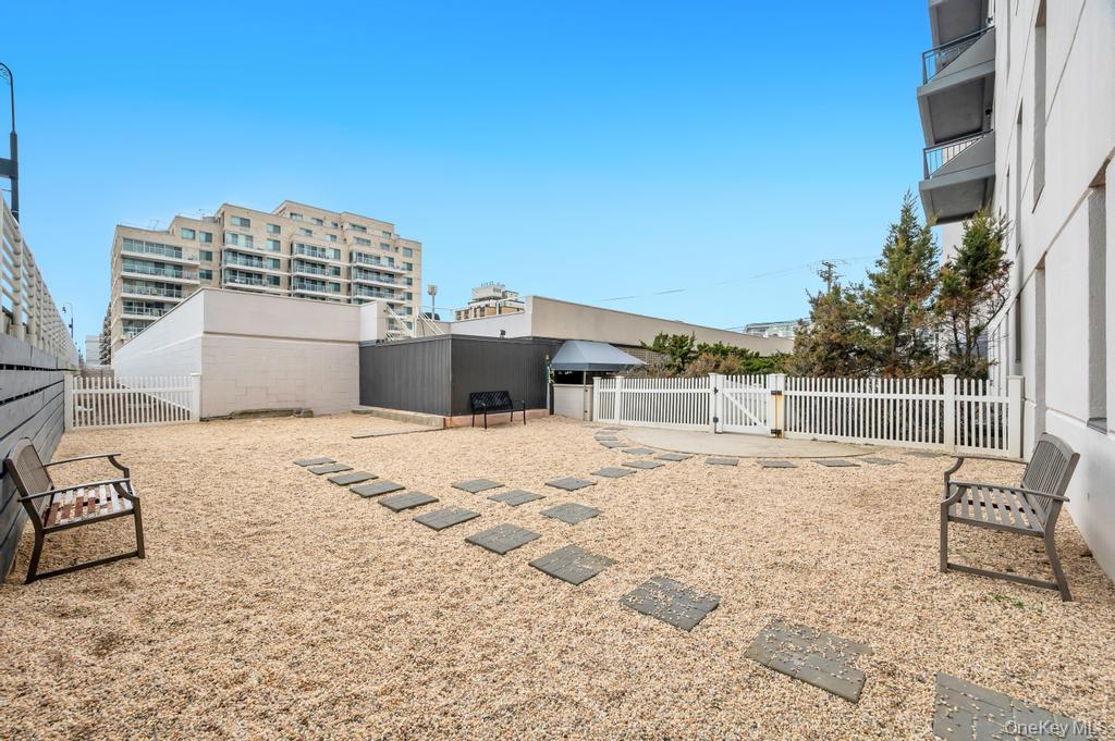 100 W Broadway Unit: 2Bb