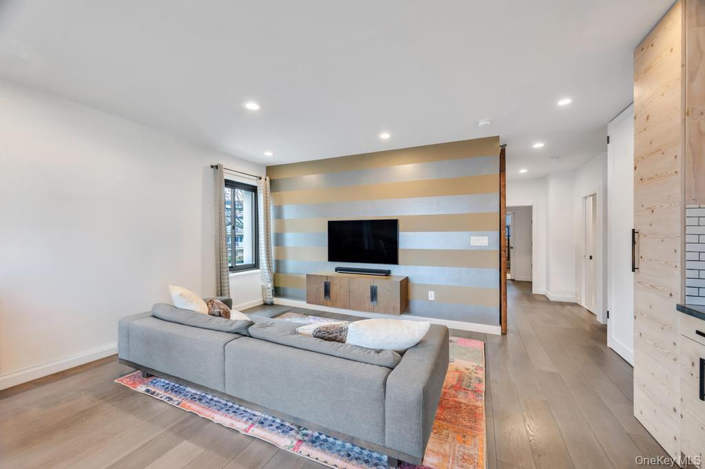 100 W Broadway Unit: 2Bb