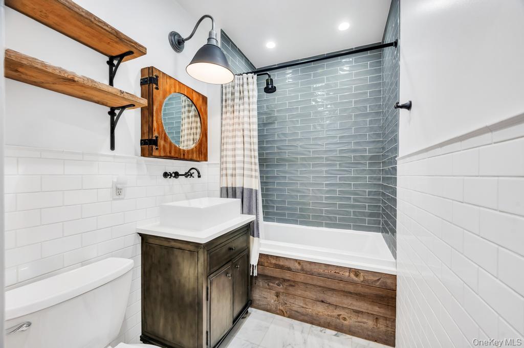 100 W Broadway Unit: 2Bb