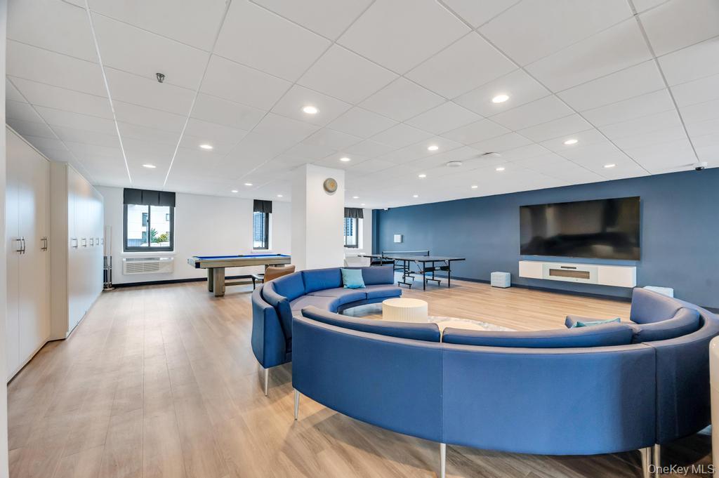 100 W Broadway Unit: 2Bb