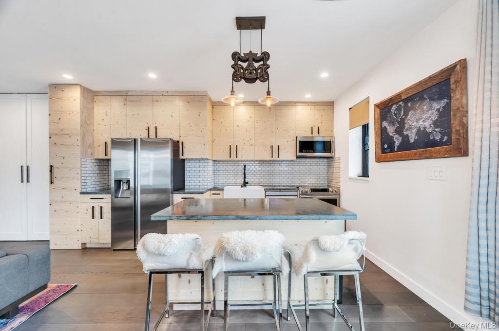 100 W Broadway Unit: 2Bb