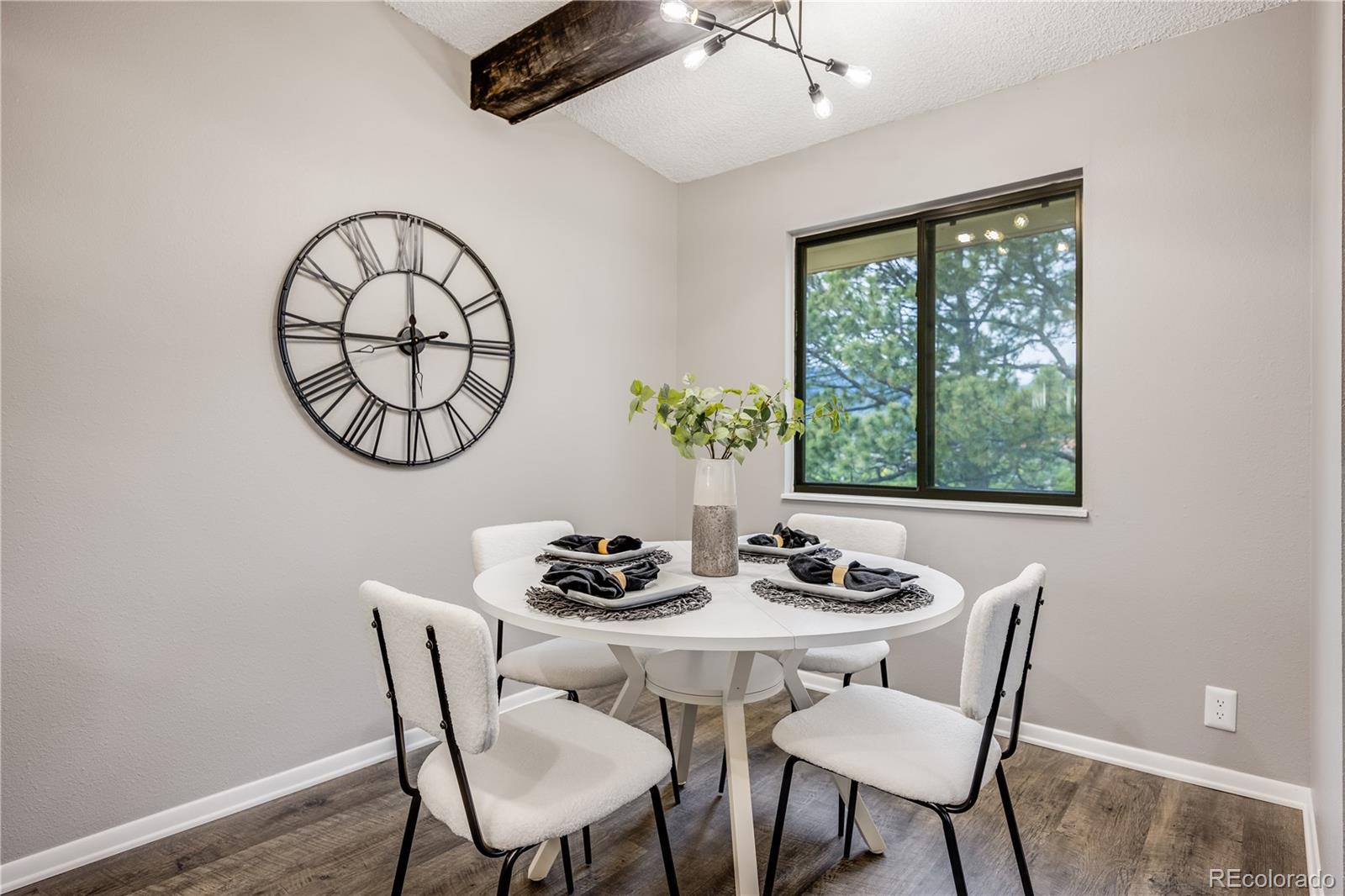 1062 Fontmore Road