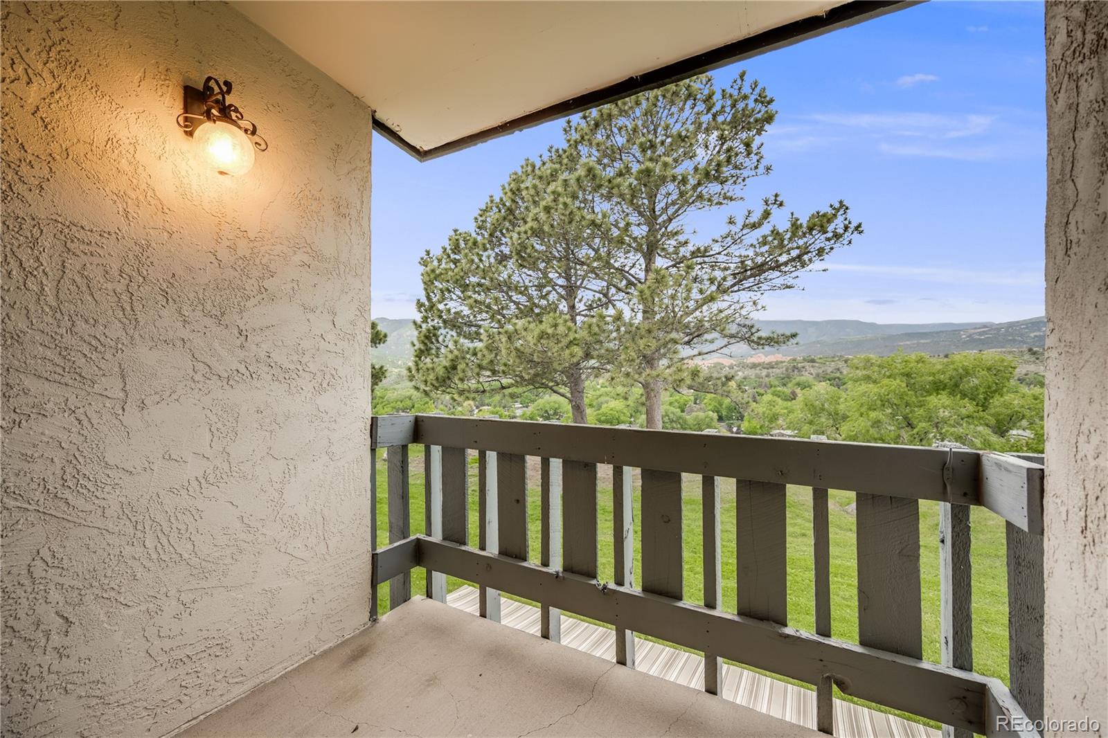 1062 Fontmore Road