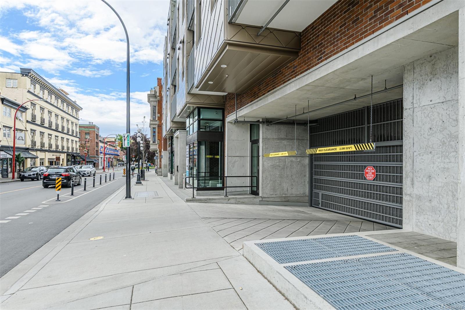 1628 Store St # 903