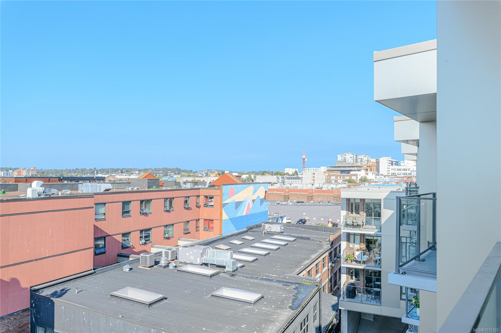 1628 Store St # 905