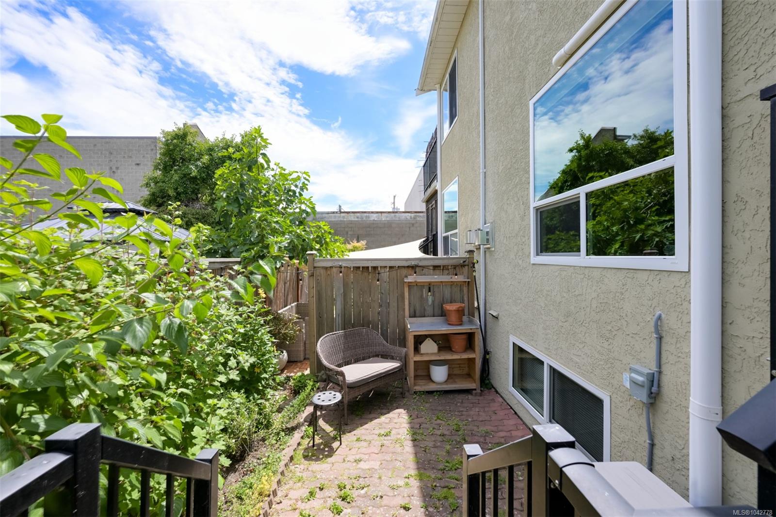947 Caledonia Ave #7