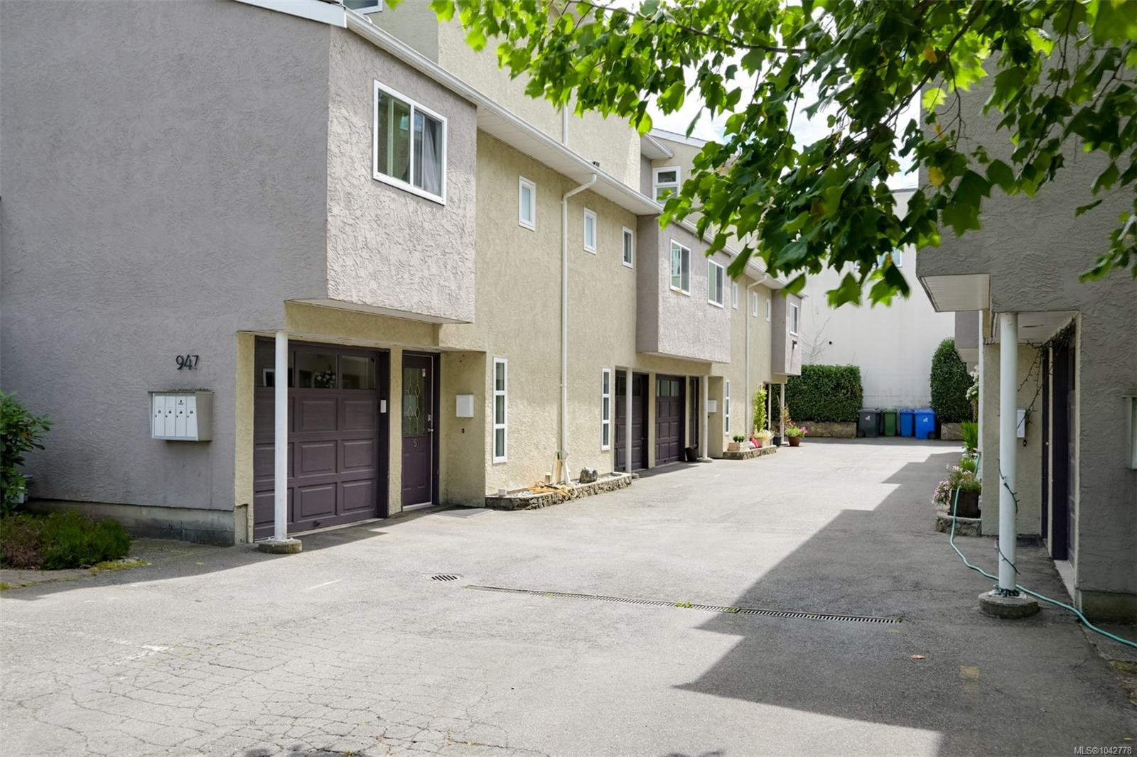947 Caledonia Ave #7