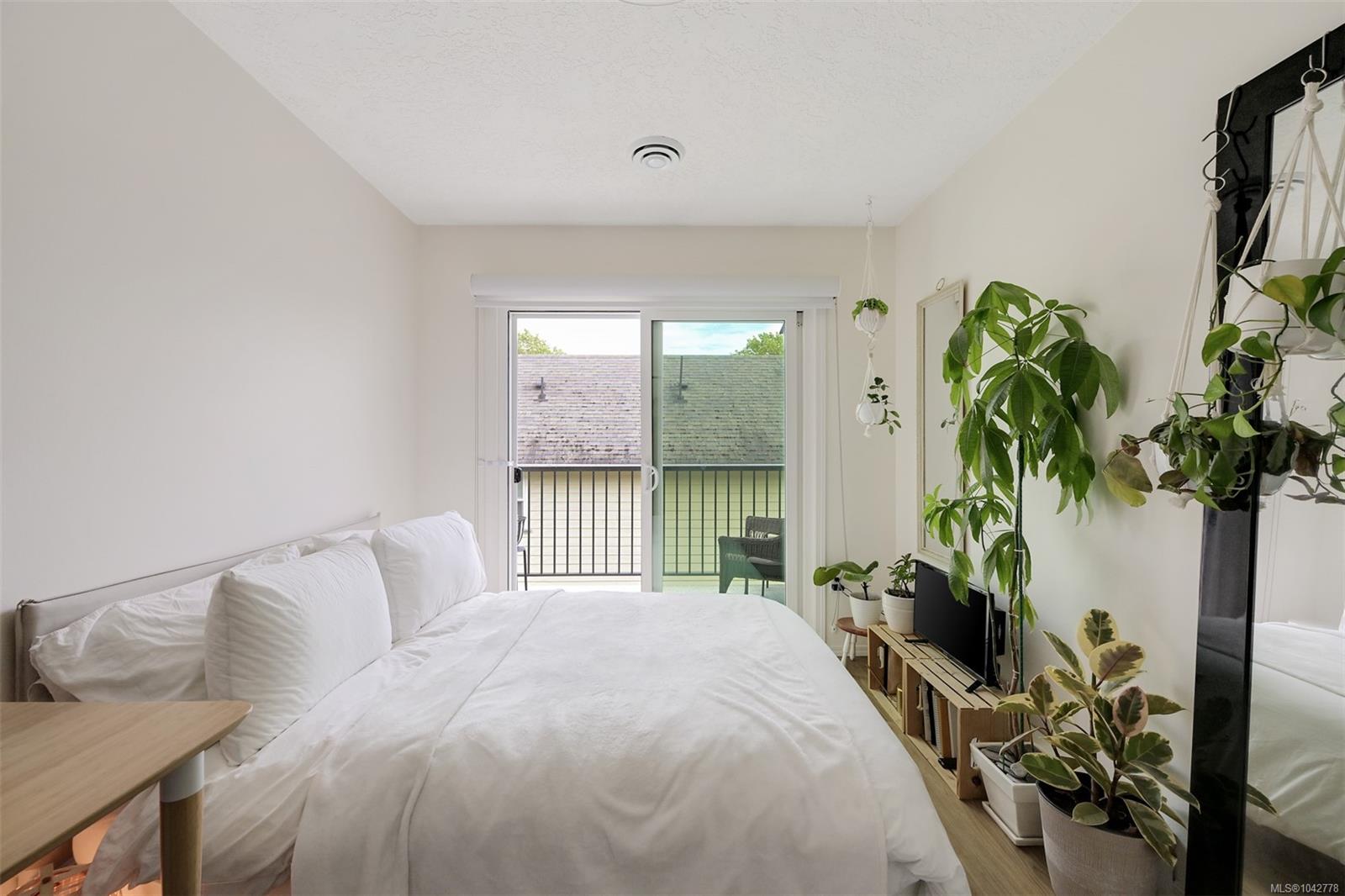 947 Caledonia Ave #7
