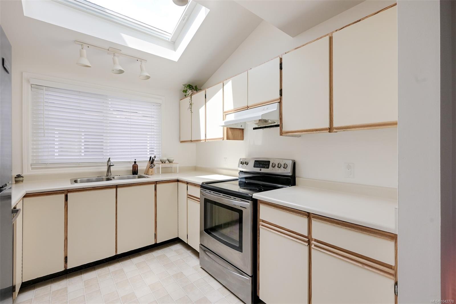 947 Caledonia Ave #7