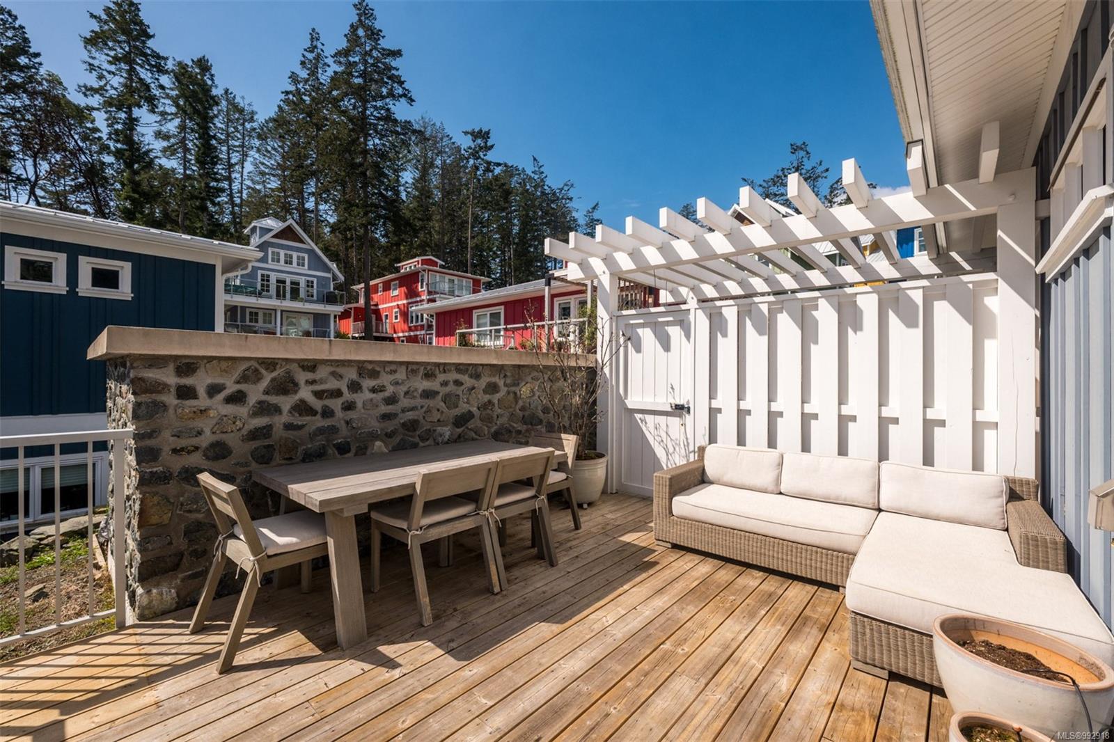133 Hilltop Cres