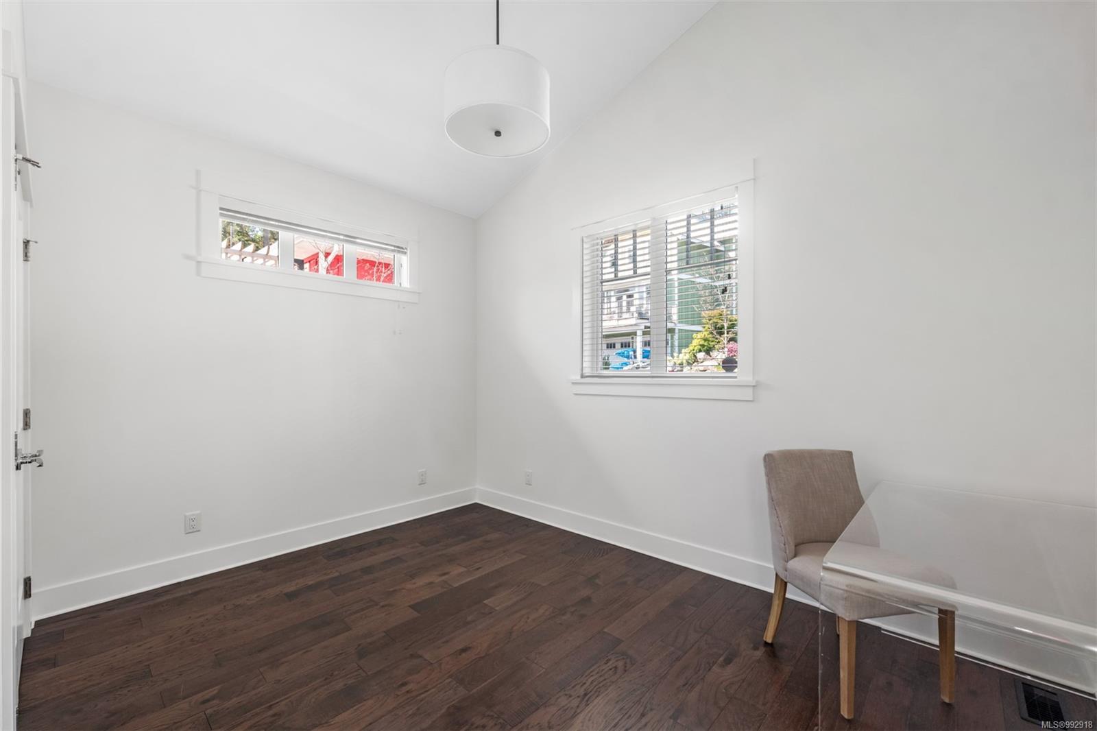 133 Hilltop Cres