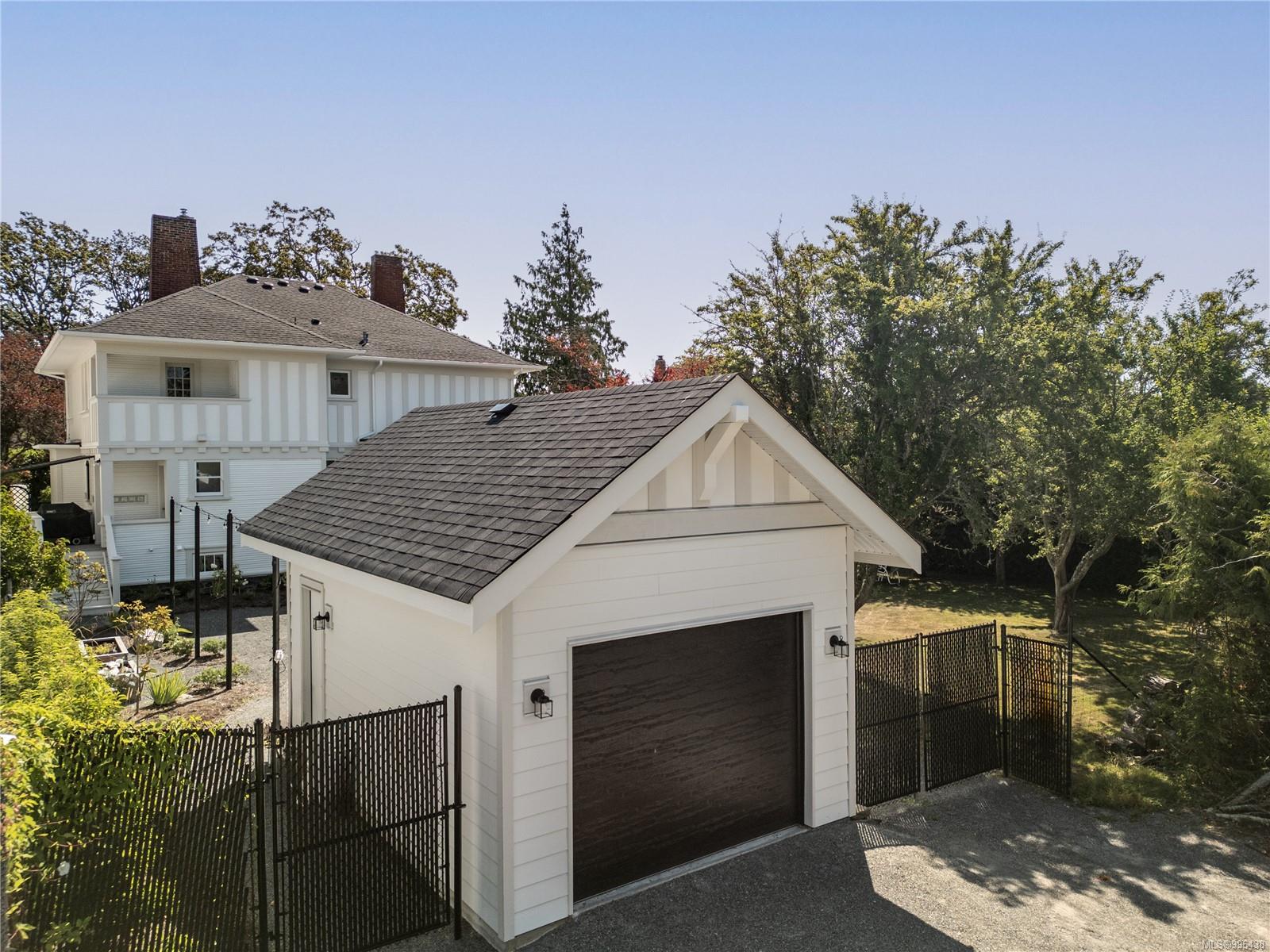 1174 Monterey Ave