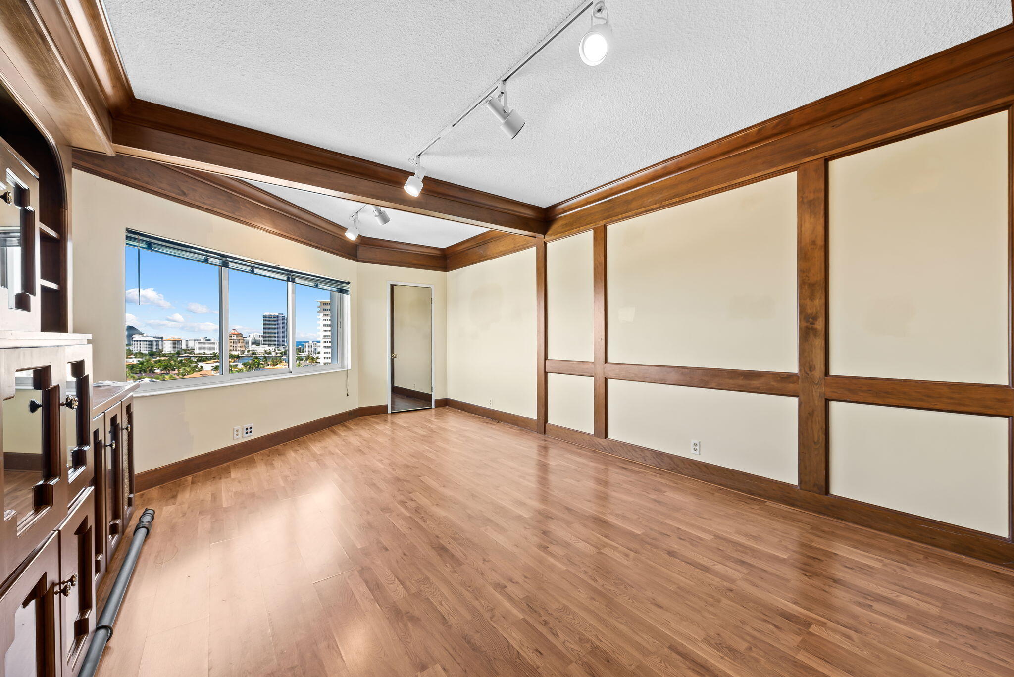 333 SUNSET Drive 1008
