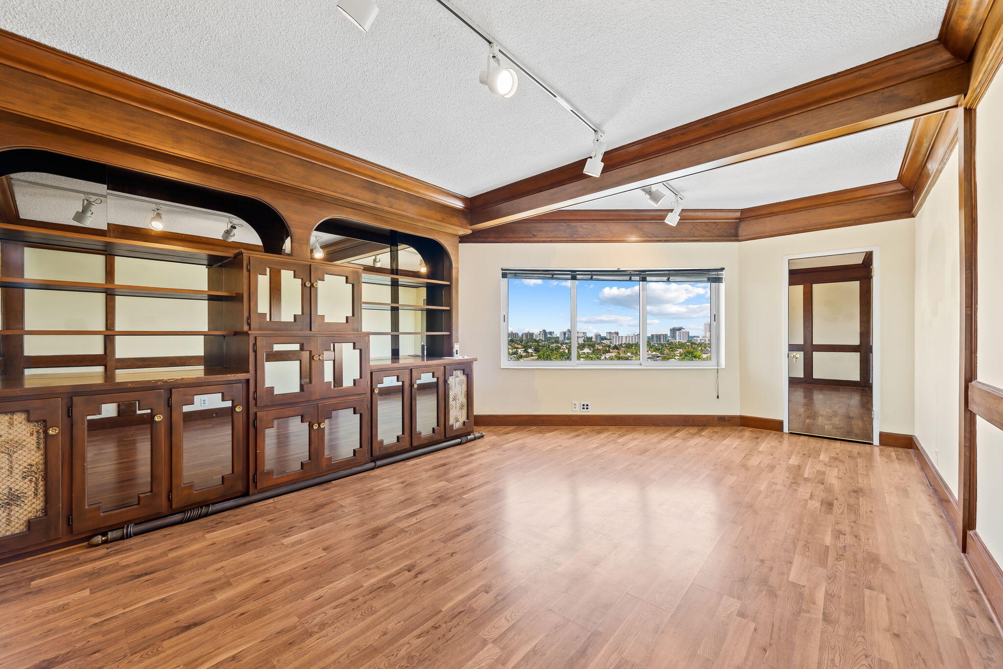 333 SUNSET Drive 1008