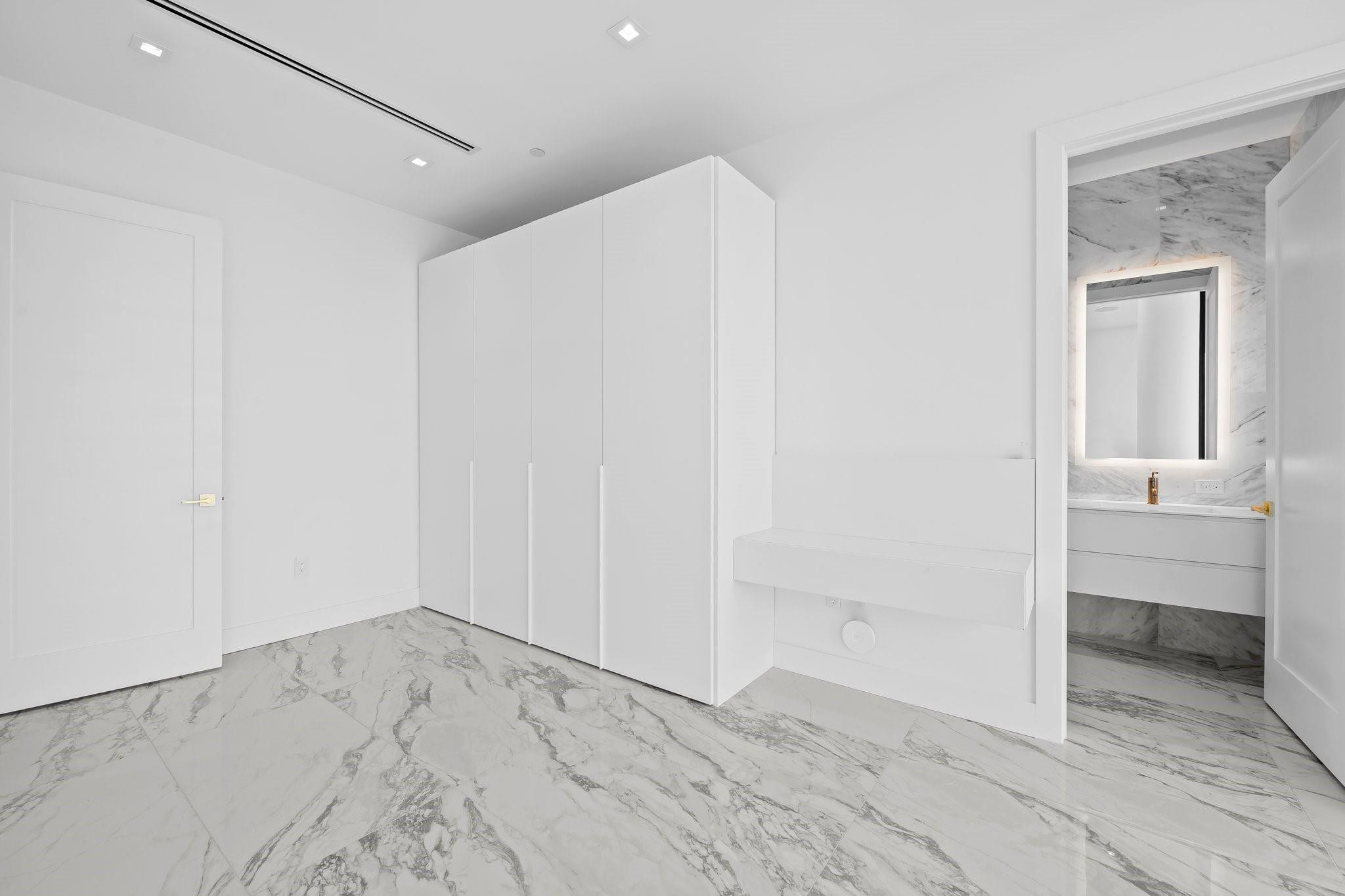 141 W Isle Of Venice Dr PH-S