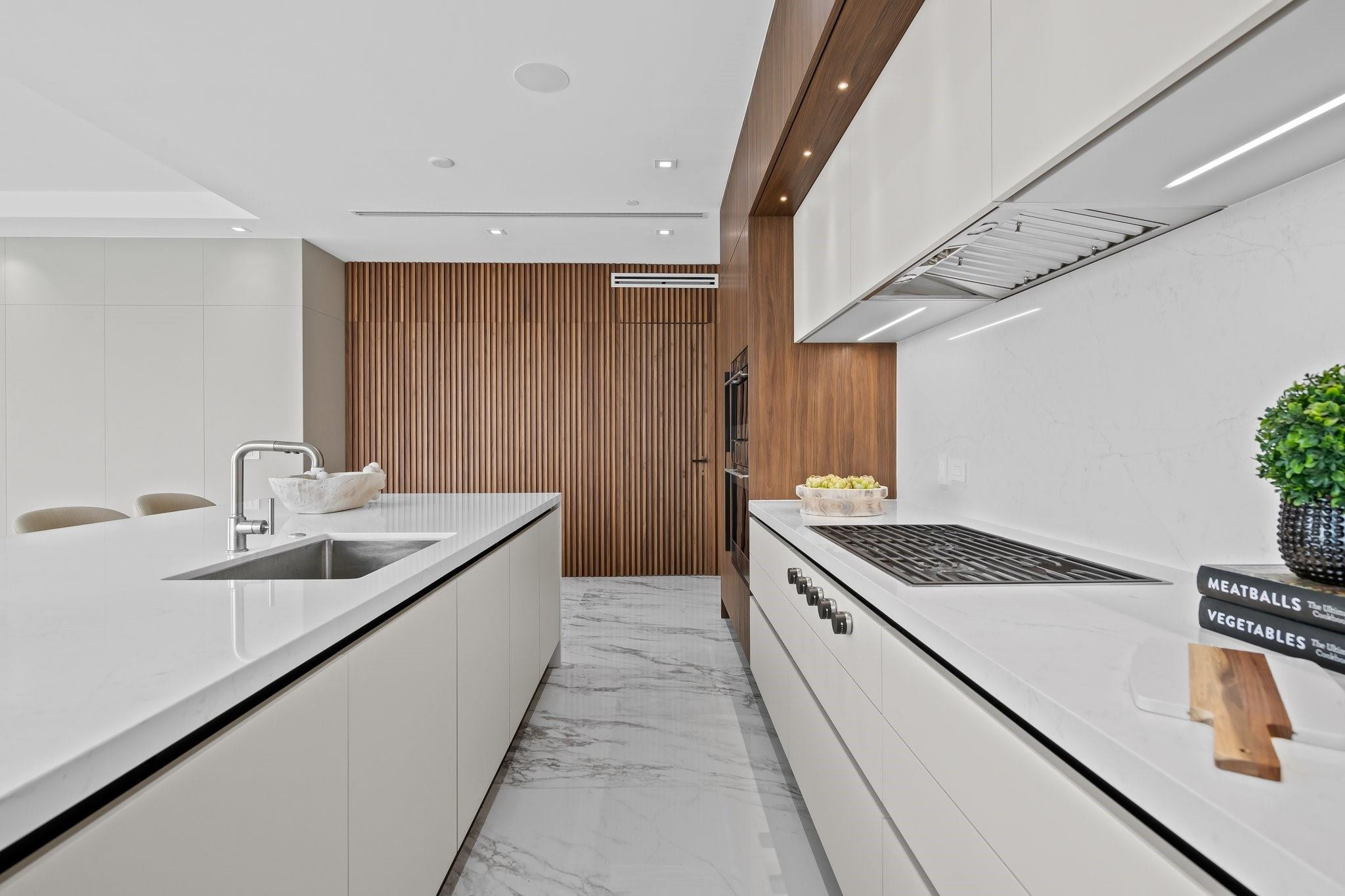 141 W Isle Of Venice Dr PH-S